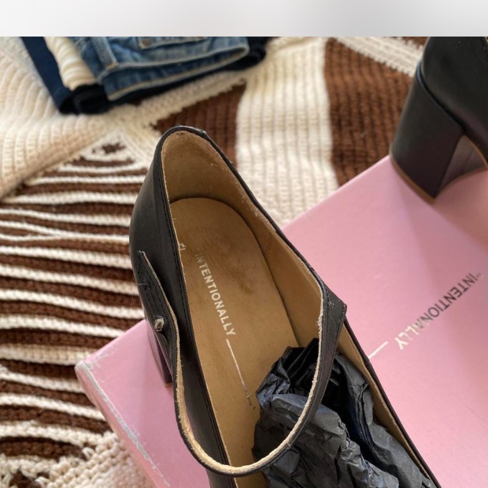 Intentionally Blank Chunky Mary Jane Heels - Picture 5 of 7